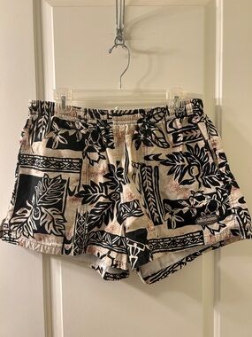 RIGGERS Black & Cream Tropical Print Women's Shorts